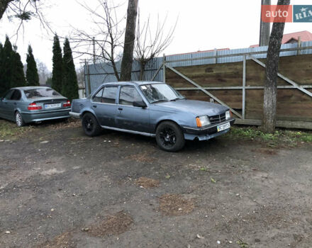 Серый Опель Аскона, объемом двигателя 1.6 л и пробегом 300 тыс. км за 350 $, фото 5 на Automoto.ua