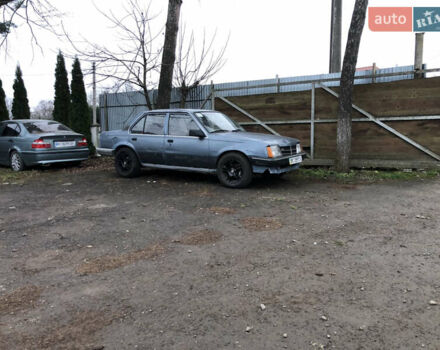 Серый Опель Аскона, объемом двигателя 1.6 л и пробегом 300 тыс. км за 350 $, фото 2 на Automoto.ua