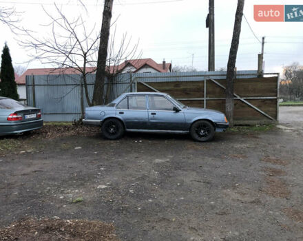 Серый Опель Аскона, объемом двигателя 1.6 л и пробегом 300 тыс. км за 350 $, фото 1 на Automoto.ua