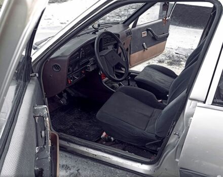 Серый Опель Аскона, объемом двигателя 1.6 л и пробегом 293 тыс. км за 800 $, фото 2 на Automoto.ua