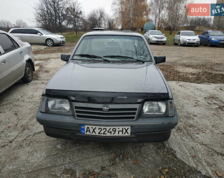 Сірий Опель Аскона, об'ємом двигуна 1.6 л та пробігом 95 тис. км за 1200 $, фото 2 на Automoto.ua
