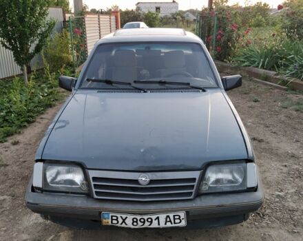 Серый Опель Аскона, объемом двигателя 1.6 л и пробегом 300 тыс. км за 850 $, фото 1 на Automoto.ua