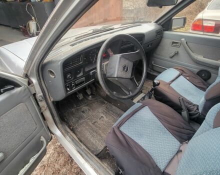 Серый Опель Аскона, объемом двигателя 1.6 л и пробегом 50 тыс. км за 700 $, фото 7 на Automoto.ua