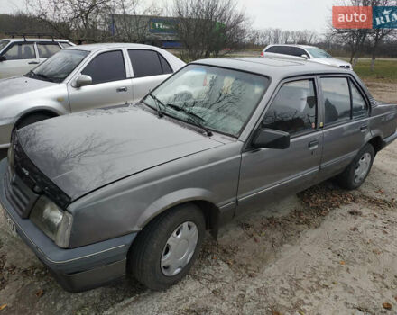 Сірий Опель Аскона, об'ємом двигуна 1.6 л та пробігом 95 тис. км за 1200 $, фото 1 на Automoto.ua