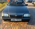 Серый Опель Аскона, объемом двигателя 1.6 л и пробегом 230 тыс. км за 500 $, фото 5 на Automoto.ua