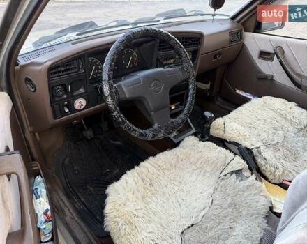 Сірий Опель Аскона, об'ємом двигуна 1.59 л та пробігом 100 тис. км за 2300 $, фото 26 на Automoto.ua