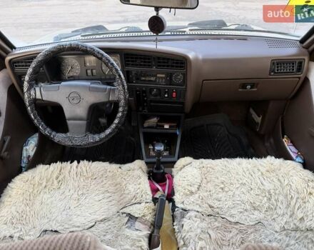 Сірий Опель Аскона, об'ємом двигуна 1.59 л та пробігом 100 тис. км за 2300 $, фото 28 на Automoto.ua