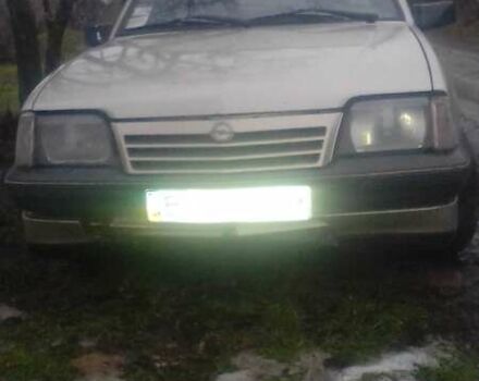 Серый Опель Аскона, объемом двигателя 1.8 л и пробегом 250 тыс. км за 900 $, фото 4 на Automoto.ua