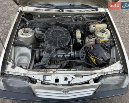 Сірий Опель Аскона, об'ємом двигуна 1.59 л та пробігом 100 тис. км за 2300 $, фото 36 на Automoto.ua