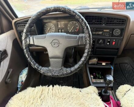 Сірий Опель Аскона, об'ємом двигуна 1.59 л та пробігом 100 тис. км за 2300 $, фото 25 на Automoto.ua