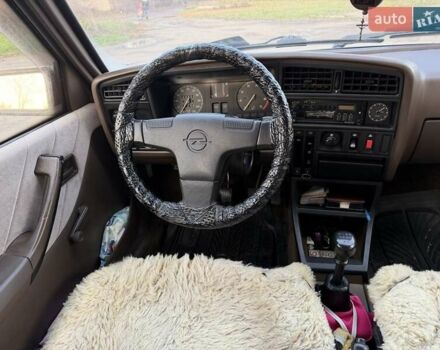 Сірий Опель Аскона, об'ємом двигуна 1.59 л та пробігом 100 тис. км за 2300 $, фото 23 на Automoto.ua