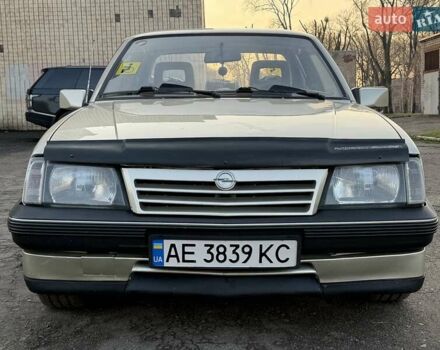 Сірий Опель Аскона, об'ємом двигуна 1.59 л та пробігом 100 тис. км за 2300 $, фото 8 на Automoto.ua