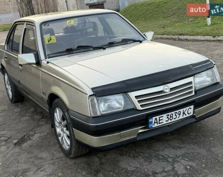 Сірий Опель Аскона, об'ємом двигуна 1.59 л та пробігом 100 тис. км за 2300 $, фото 16 на Automoto.ua