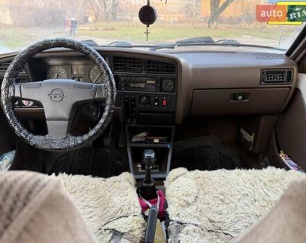 Сірий Опель Аскона, об'ємом двигуна 1.59 л та пробігом 100 тис. км за 2300 $, фото 22 на Automoto.ua