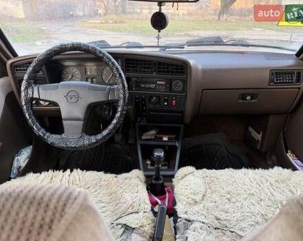 Сірий Опель Аскона, об'ємом двигуна 1.59 л та пробігом 100 тис. км за 2300 $, фото 27 на Automoto.ua