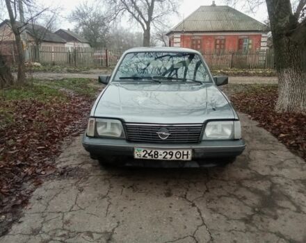 Серый Опель Аскона, объемом двигателя 1.6 л и пробегом 220 тыс. км за 850 $, фото 1 на Automoto.ua