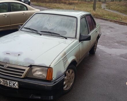 Серый Опель Аскона, объемом двигателя 1.8 л и пробегом 200 тыс. км за 475 $, фото 1 на Automoto.ua