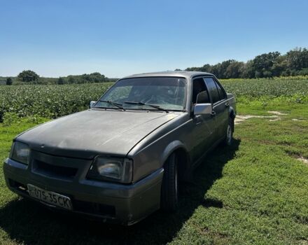 Сірий Опель Аскона, об'ємом двигуна 1.8 л та пробігом 300 тис. км за 405 $, фото 1 на Automoto.ua