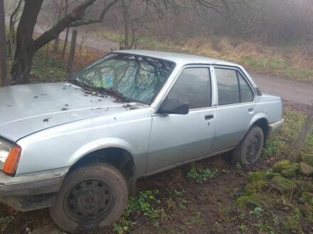 Серый Опель Аскона, объемом двигателя 1.6 л и пробегом 900 тыс. км за 300 $, фото 1 на Automoto.ua