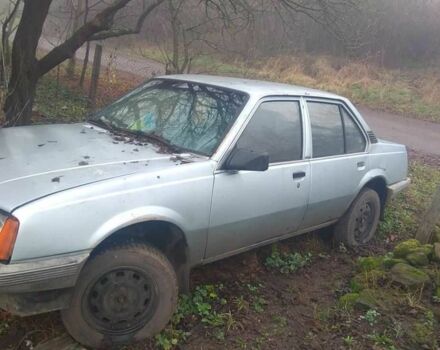 Серый Опель Аскона, объемом двигателя 1.6 л и пробегом 900 тыс. км за 300 $, фото 1 на Automoto.ua