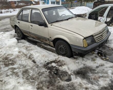 Серый Опель Аскона, объемом двигателя 1.6 л и пробегом 250 тыс. км за 350 $, фото 1 на Automoto.ua