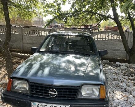 Сірий Опель Аскона, об'ємом двигуна 1.6 л та пробігом 320 тис. км за 800 $, фото 1 на Automoto.ua