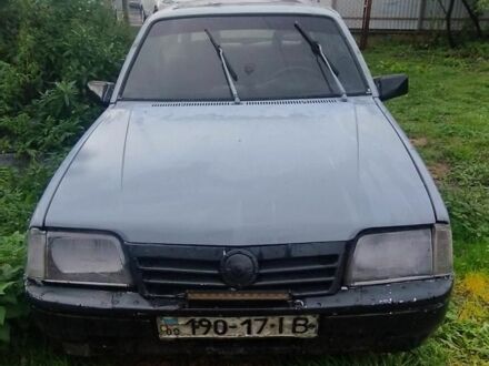 Сірий Опель Аскона, об'ємом двигуна 2 л та пробігом 100 тис. км за 450 $, фото 1 на Automoto.ua