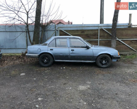 Серый Опель Аскона, объемом двигателя 1.6 л и пробегом 300 тыс. км за 350 $, фото 1 на Automoto.ua