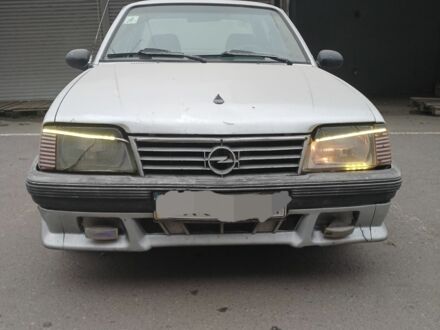 Серый Опель Аскона, объемом двигателя 1 л и пробегом 3 тыс. км за 940 $, фото 1 на Automoto.ua