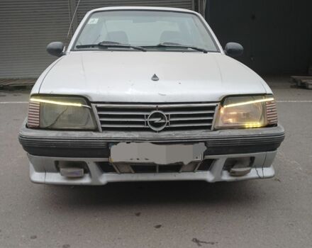 Сірий Опель Аскона, об'ємом двигуна 1 л та пробігом 3 тис. км за 940 $, фото 1 на Automoto.ua