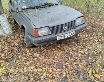 Сірий Опель Аскона, об'ємом двигуна 0 л та пробігом 100 тис. км за 300 $, фото 1 на Automoto.ua