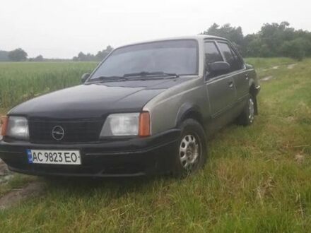 Серый Опель Аскона, объемом двигателя 1.6 л и пробегом 1 тыс. км за 900 $, фото 1 на Automoto.ua