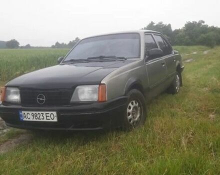 Серый Опель Аскона, объемом двигателя 1.6 л и пробегом 1 тыс. км за 900 $, фото 1 на Automoto.ua