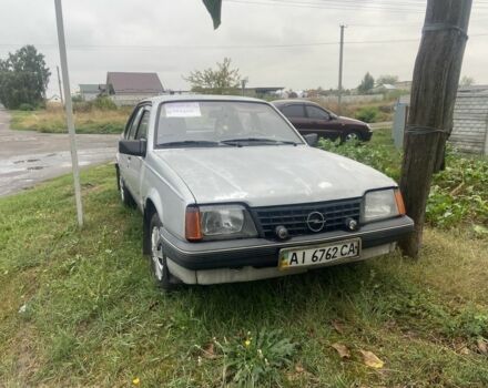 Сірий Опель Аскона, об'ємом двигуна 1.6 л та пробігом 250 тис. км за 784 $, фото 1 на Automoto.ua