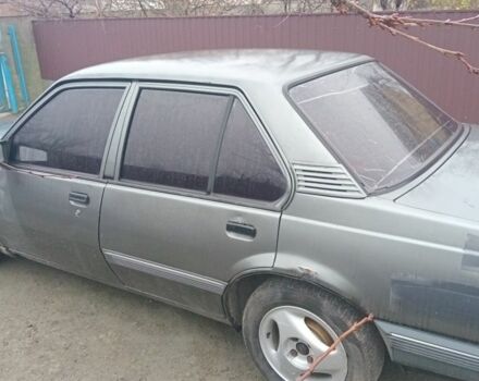 Серый Опель Аскона, объемом двигателя 1.6 л и пробегом 47 тыс. км за 350 $, фото 1 на Automoto.ua