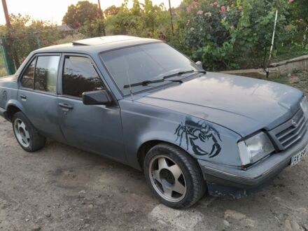 Серый Опель Аскона, объемом двигателя 1.6 л и пробегом 300 тыс. км за 850 $, фото 1 на Automoto.ua