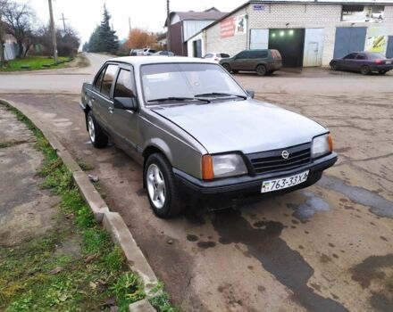 Сірий Опель Аскона, об'ємом двигуна 2 л та пробігом 500 тис. км за 1800 $, фото 1 на Automoto.ua