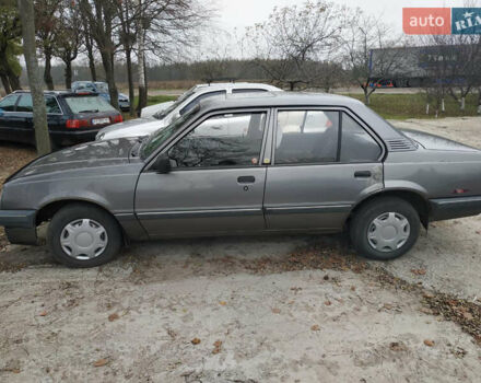 Серый Опель Аскона, объемом двигателя 1.6 л и пробегом 95 тыс. км за 1200 $, фото 1 на Automoto.ua