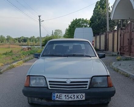 Сірий Опель Аскона, об'ємом двигуна 1.6 л та пробігом 208 тис. км за 501 $, фото 1 на Automoto.ua