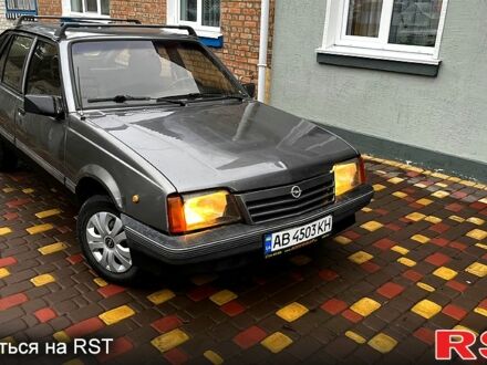 Серый Опель Аскона, объемом двигателя 1.6 л и пробегом 369 тыс. км за 800 $, фото 1 на Automoto.ua