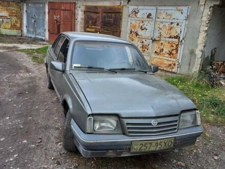 Сірий Опель Аскона, об'ємом двигуна 1.6 л та пробігом 200 тис. км за 350 $, фото 1 на Automoto.ua