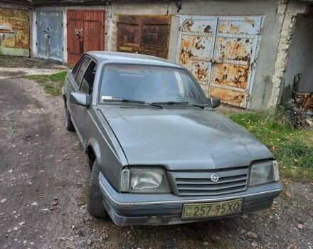 Серый Опель Аскона, объемом двигателя 1.6 л и пробегом 200 тыс. км за 350 $, фото 1 на Automoto.ua