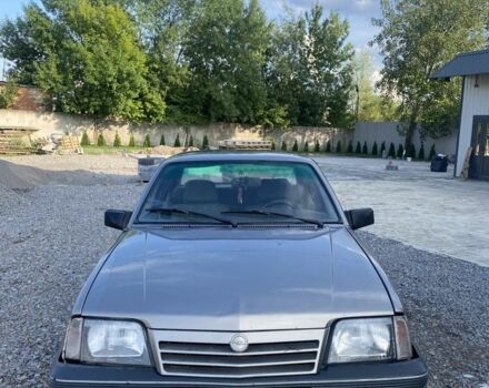 Сірий Опель Аскона, об'ємом двигуна 1.8 л та пробігом 150 тис. км за 570 $, фото 1 на Automoto.ua