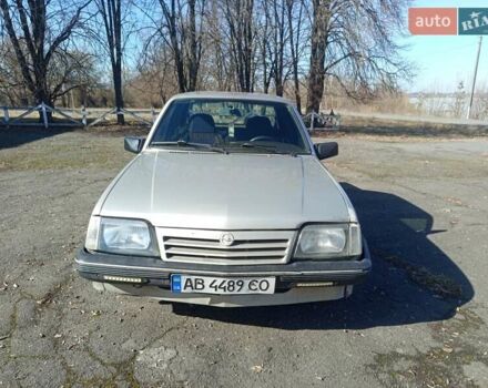 Серый Опель Аскона, объемом двигателя 1.8 л и пробегом 333 тыс. км за 1150 $, фото 1 на Automoto.ua