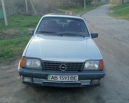 Сірий Опель Аскона, об'ємом двигуна 0 л та пробігом 370 тис. км за 721 $, фото 1 на Automoto.ua