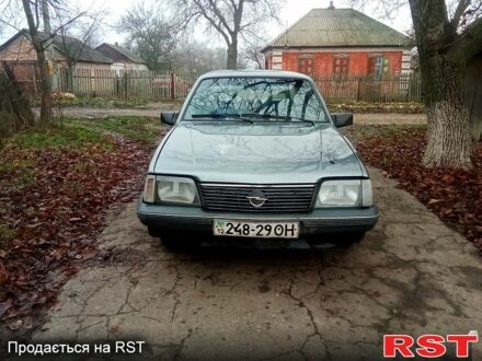 Серый Опель Аскона, объемом двигателя 1.6 л и пробегом 220 тыс. км за 850 $, фото 1 на Automoto.ua
