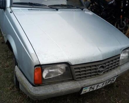 Синий Опель Аскона, объемом двигателя 1.6 л и пробегом 90 тыс. км за 500 $, фото 1 на Automoto.ua