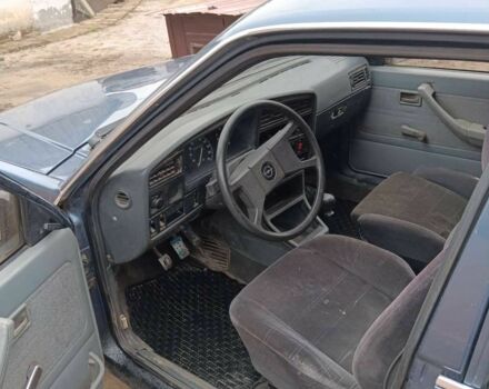 Синий Опель Аскона, объемом двигателя 1.6 л и пробегом 100 тыс. км за 1000 $, фото 5 на Automoto.ua