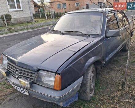 Синий Опель Аскона, объемом двигателя 1.6 л и пробегом 10 тыс. км за 799 $, фото 1 на Automoto.ua