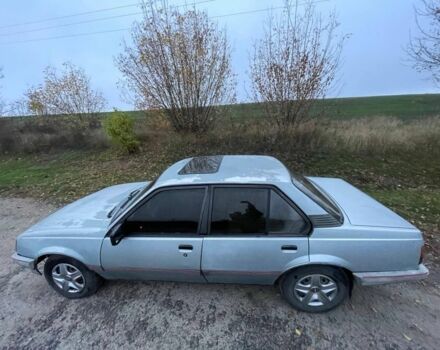 Синий Опель Аскона, объемом двигателя 1.8 л и пробегом 100 тыс. км за 950 $, фото 4 на Automoto.ua